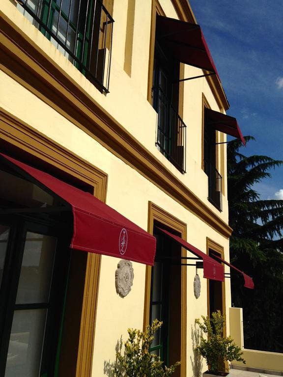Real Hotel Lujan Bagian luar foto