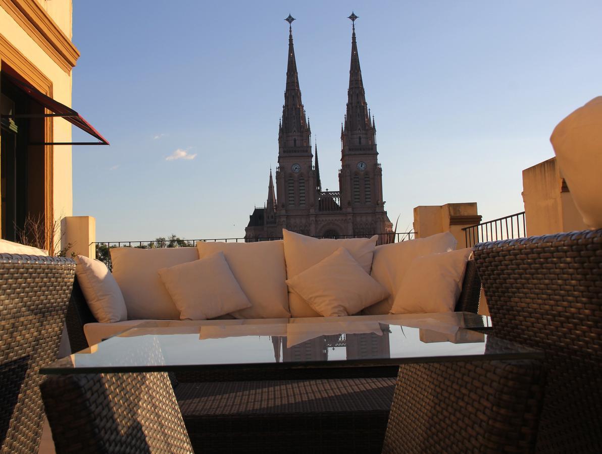 Real Hotel Lujan Bagian luar foto