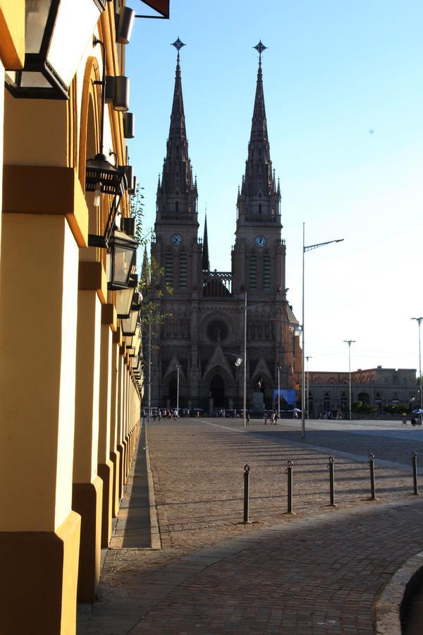Real Hotel Lujan Bagian luar foto