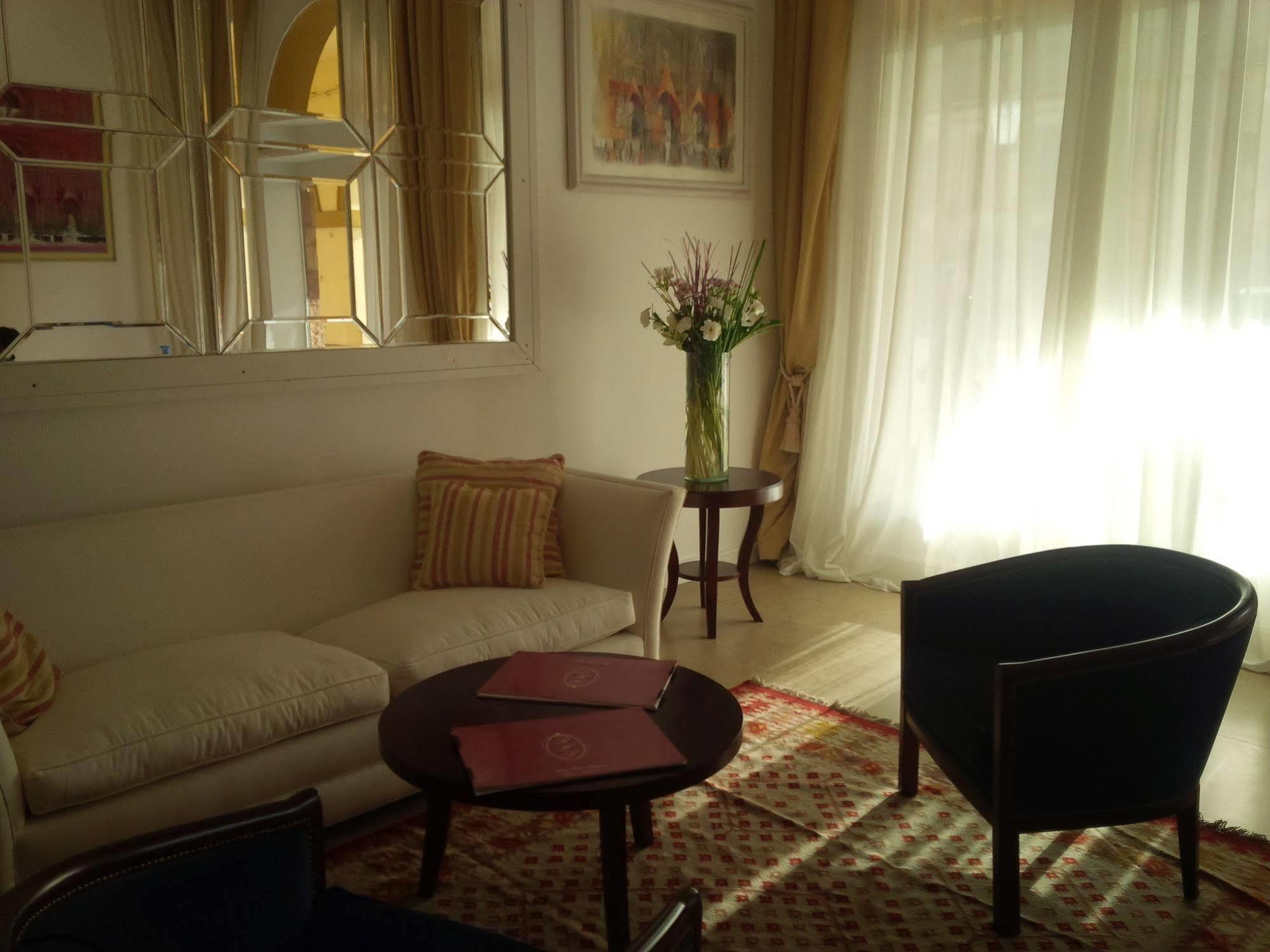 Real Hotel Lujan Bagian luar foto