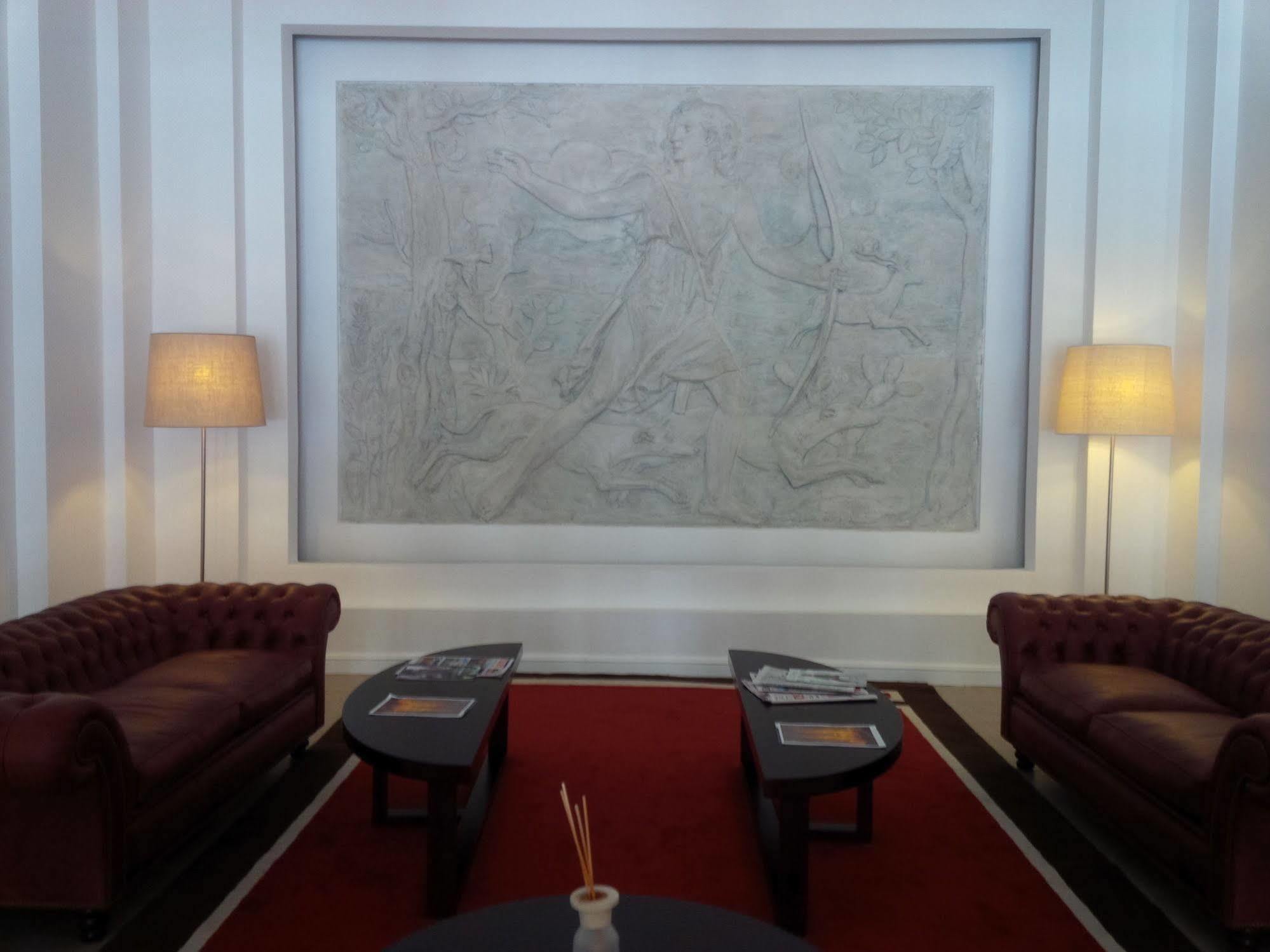 Real Hotel Lujan Bagian luar foto