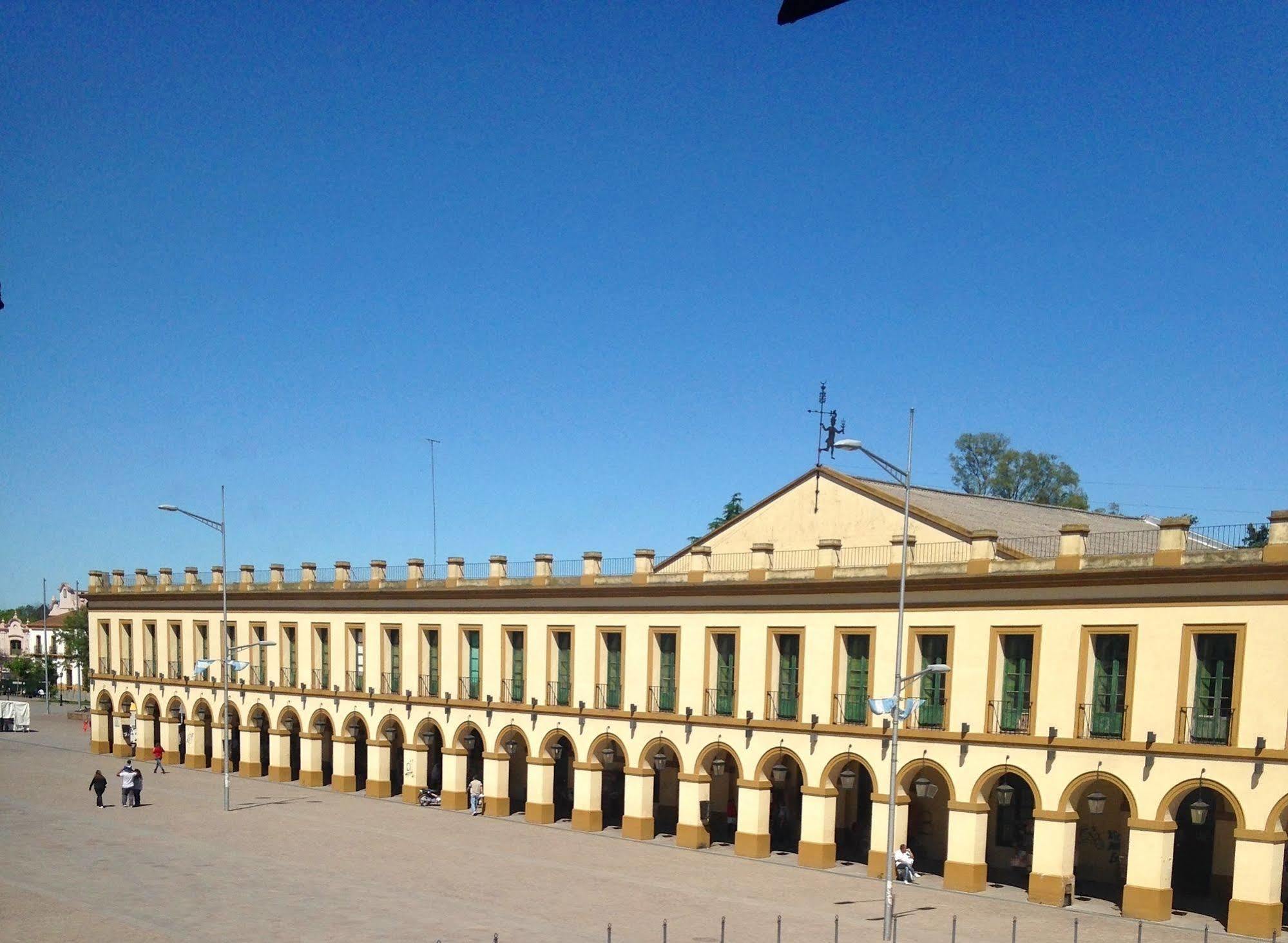 Real Hotel Lujan Bagian luar foto