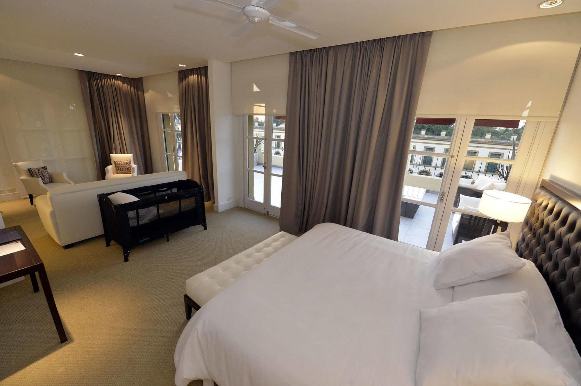 Real Hotel Lujan Bagian luar foto