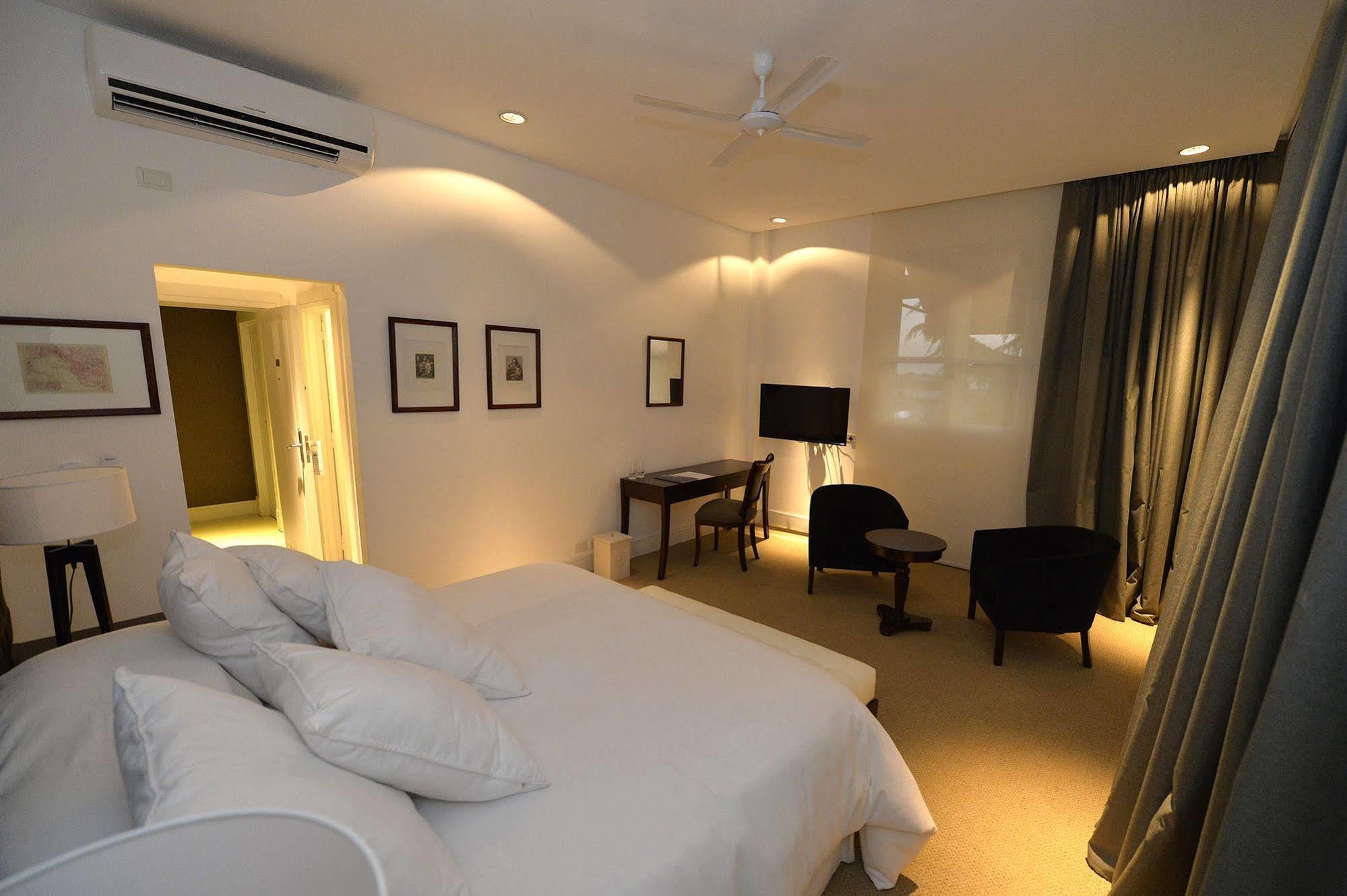 Real Hotel Lujan Bagian luar foto
